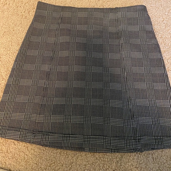checkered plaid grey and black skirt - Picture 1 of 2